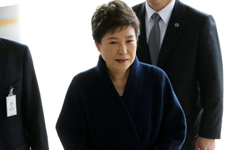 Cựu tổng thống Hàn Quốc Park Geun-hye đến gặp cơ quan công tố. Ảnh: Reuters