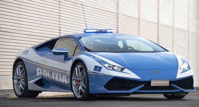 Lamborghini tặng siêu xe Huracan mới cho cảnh sát Italy