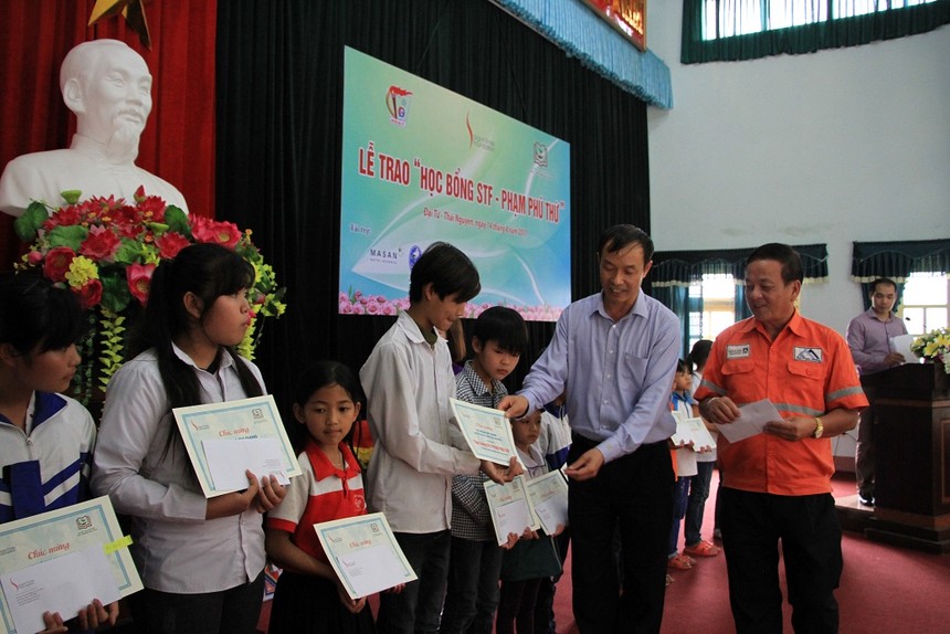 Masan Nutri-Science trao “học bổng STF - Phạm Phú Thứ” tại Thái Nguyên và Nghệ An