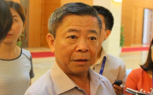 Ông Võ Kim Cự trong vòng vây báo chí tại kỳ họp trước, khi dư luận đặt vấn đề trách nhiệm của ông trong việc đưa Formosa về Hà Tĩnh.
