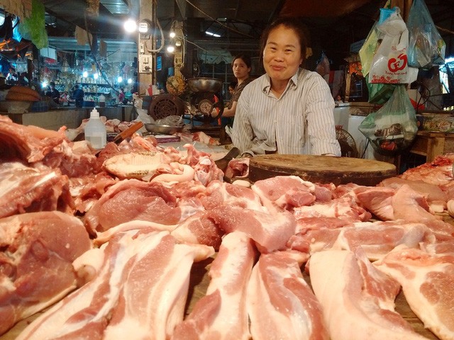 CPI tháng 4 đứng yên, điều bất ngờ trong 10 năm cận kề có một phần nguyên nhân từ giá thịt lợn của người nông dân đang xuống quá thấp, chi phí ăn uống giảm mạnh (ảnh minh hoạ)