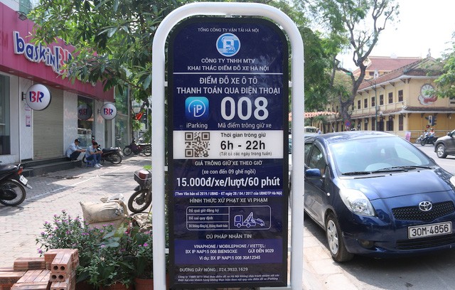 Hà Nội: Người dân lúng túng khi sử dụng công nghệ đỗ xe thông minh