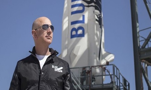 Tỷ phú Bezos bán cổ phiếu Amazon để đầu tư vào du lịch thám hiểm vũ trụ.