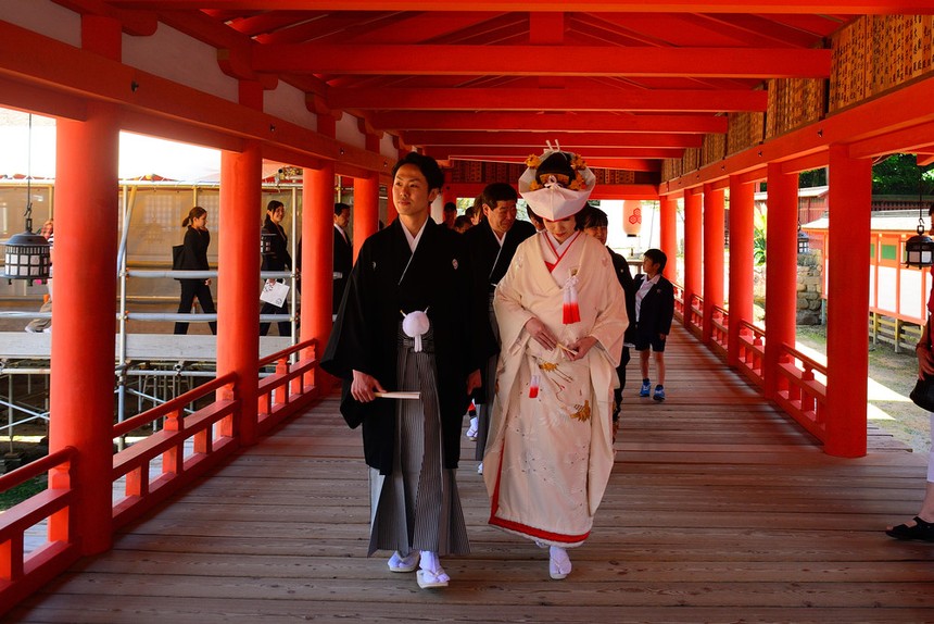 Đám cưới cầu kỳ theo nghi thức Thần đạo của Nhật Bản