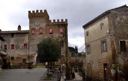 Một toà lâu đài trong kế hoạch nằm ở trung tâm Civitella Cesi - ngôi làng nhỏ hẻo lánh của Italy. Ảnh: Agenzia Del Demanio.