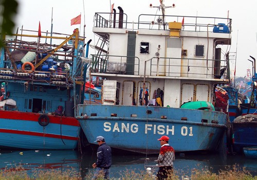 Tàu vỏ thép của ngư dân Đà Nẵng bị hỏng sau vài chuyến đi biển. Ảnh minh hoạ: Nguyễn Đông.