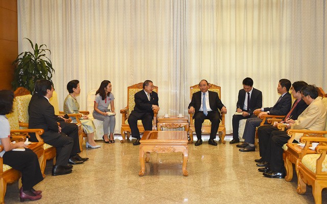 Thủ tướng đánh giá cao việc TCC Holdings đã nộp khoản thuế 100 triệu USD cho Việt Nam.