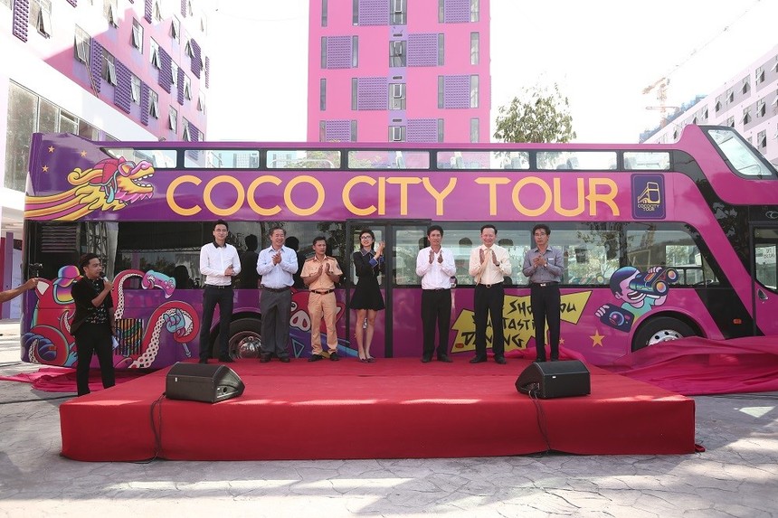 Lãnh đạo Tập đoàn Empire, Thaco và các Sở, Ban, Ngành tại Đà Nẵng vui mừng ra mắt xe Coco City Tour.