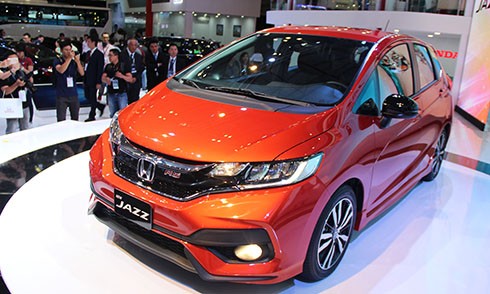 Honda Jazz sẽ phân phối tại Việt Nam từ đầu 2018 với ba phiên bản: V, VX và RS. Sáu màu lựa chọn.