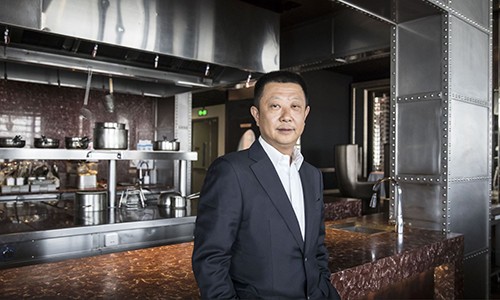 Ông Zhang tham vọng biến Haidilao thành một thương hiệu toàn cầu. Ảnh: Bloomberg