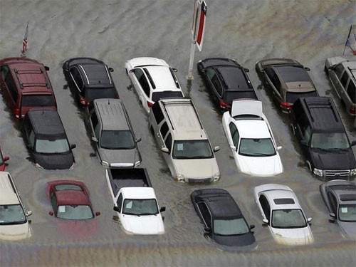 So với 250.000 xe trở thành phế liệu sau khi bão Sandy trút xuống New York và New Jersey hồi năm 2012, bão Harvey gây ra hậu quả gấp đôi. Ảnh: Carbuzz.