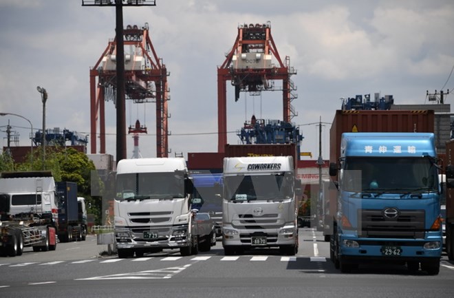 Vận chuyển hàng hóa tại cảng ở Tokyo, Nhật Bản ngày 18/5/2017. (Nguồn: AFP/TTXVN)