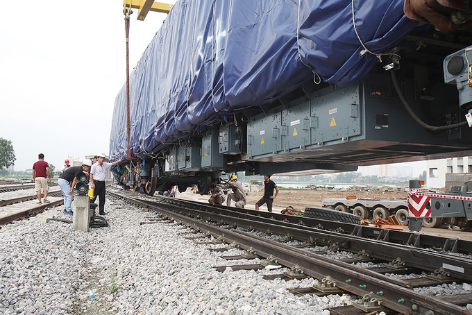 Các đoàn tàu được lắp đặt trên đường sắt Cát Linh-Hà Đông