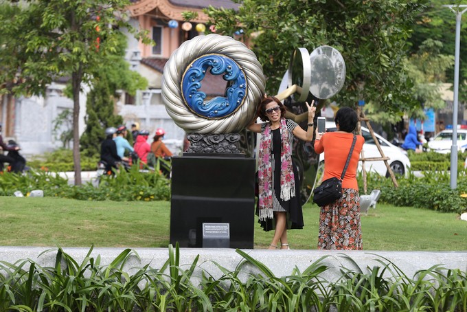 Người Đà Nẵng thích thú với công viên APEC