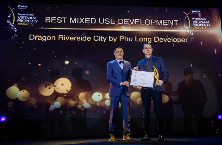 Ông Vũ Hoài Nam, Phó tổng giám đốc của Phú Long nhận giải.