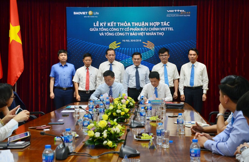 Lễ ký kết thỏa thuận hợp tác giữa Tổng Công ty Bảo Việt Nhân thọ và Tổng Công ty Cổ phần Bưu chính Viettel.