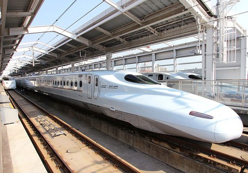Tàu tốc độ cao được đề xuất sử dụng công nghệ giống Nhật Bản. Ảnh: CTV