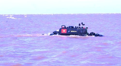 Tàu ngầm Trường Sa 1 chạy thử nghiệm trên vùng biển Thái Bình vào năm 2013. Ảnh: NVCC