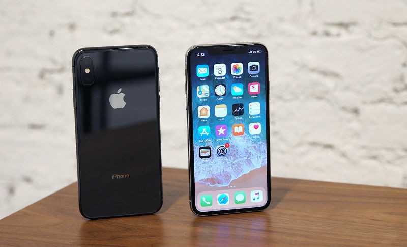 Apple tiếp tục sản xuất iPhone X khi ba mẫu iPhone mới bán chậm.