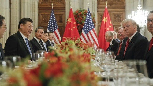 Đoàn lãnh đạo Mỹ và Trung Quốc trong cuộc gặp hôm qua tại Argentina. Ảnh: AP.