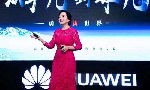 Bà Mạnh Vãn Chu trong một buổi thuyết trình về Huawei. Ảnh: JQKNews.