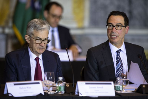 Chủ tịch Fed - Jerome Powell (phải) và Bộ trưởng Tài chính Mỹ - Steven Mnuchin (trái). Ảnh: Bloomberg.