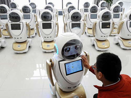 Robot đang ngày càng phổ biến trong nhiều lĩnh vực. Ảnh: AFP.