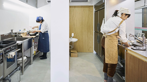 Một không gian bếp chia sẻ để nhà hàng ảo hoạt động tại Nhật Bản. Ảnh: Nikkei.