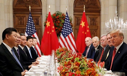 Phái đoàn Mỹ và Trung Quốc trong bữa tối thảo luận công việc sau hội nghị thượng đỉnh G20 ở Buenos Aires, Argentina, ngày 1/12. Ảnh: Reuters.