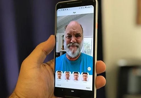 FaceApp là ứng dụng có thể "biến" trẻ thành già với một cú nhấn. Ảnh: Android Central.