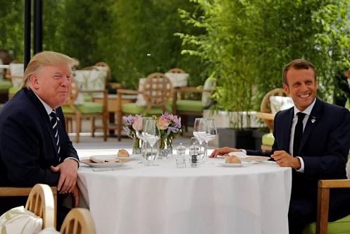 Tổng thống Mỹ Donald Trump và Tổng thống Pháp Emmanuel Macron hôm qua. Ảnh: Reuters.
