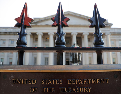 Bên ngoài Bộ Tài chính Mỹ tại Washington. Ảnh: Reuters