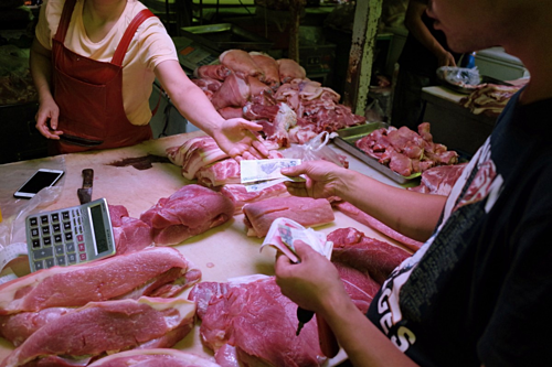Trung Quốc xả kho 10.000 tấn thịt heo