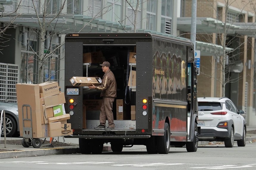 UPS đang chứng kiến bùng nổ giao hàng tận nhà tại Mỹ. Ảnh: AP.
