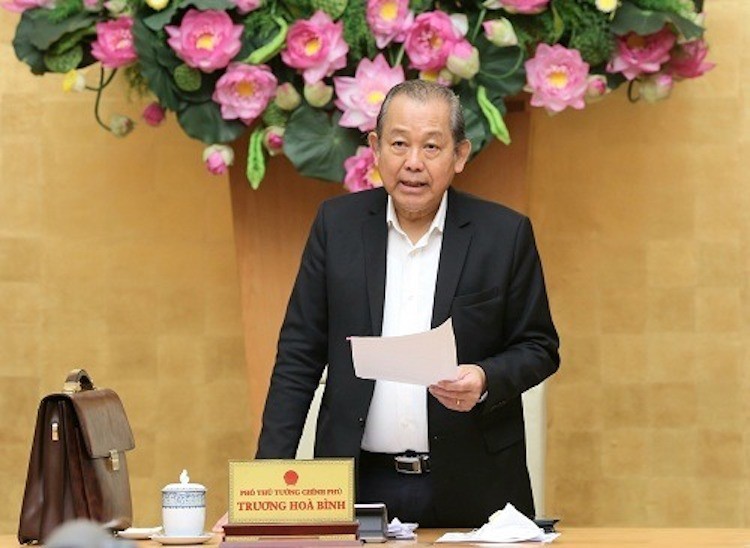 Phó Thủ tướng thường trực Trương Hoà Bình chủ trì cuộc họp xử lý 12 dự án yếu kém ngành Công Thương, ngày 3/4. Ảnh: VGP.