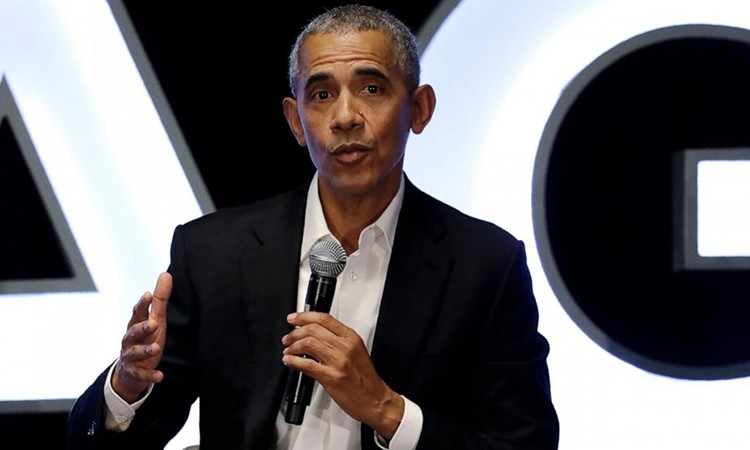 Cựu tổng thống Mỹ Barack Obama phát biểu tại một sự kiện ở Chicago, Mỹ hôm 15/2. Ảnh: AP.