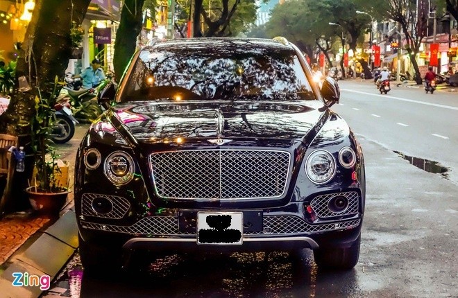 Những chiếc xe Bentley Bentayga đời 2016 đã qua sử dụng hiện được rao bán với giá xấp xỉ 10 tỷ đồng tùy tình trạng xe. Ảnh: Minh Anh.