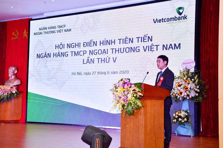 Ông Nghiêm Xuân Thành, Ủy viên Ban thường vụ Đảng ủy Khối Doanh nghiệp Trung ương, Bí thư Đảng ủy, Chủ tịch HĐQT Vietcombank phát biểu tại Hội nghị.