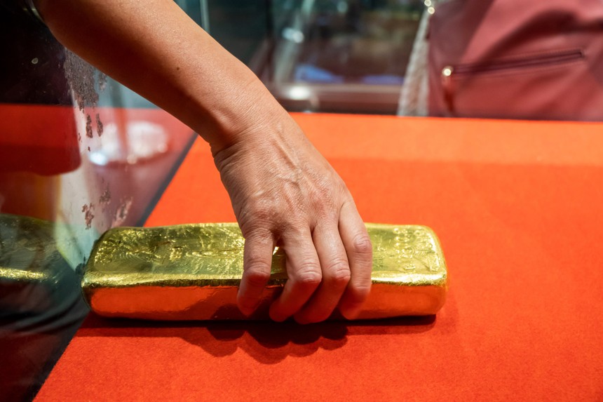 Giá vàng hôm nay ngày 11/12: Giá vàng trong nước tăng vọt 300.000 đồng/lượng