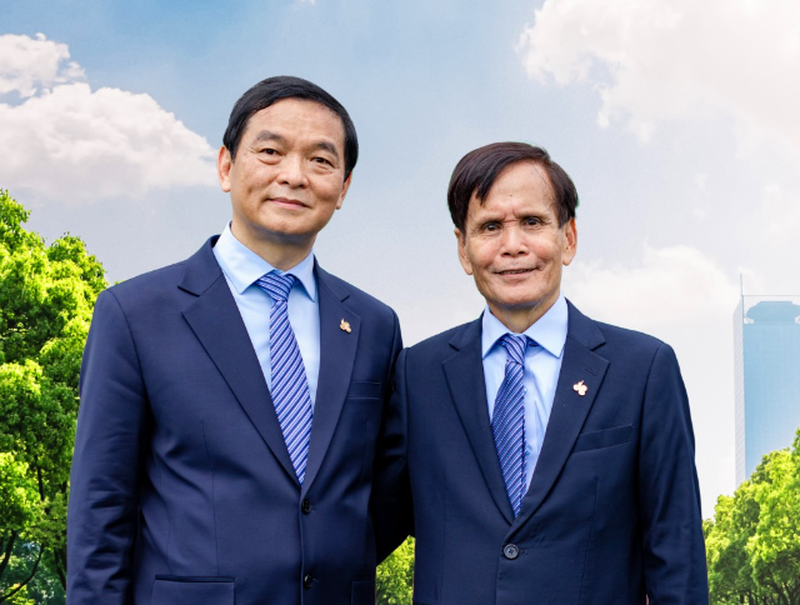 Ông Nguyễn Công Phú (bên phải) cùng Chủ tịch Lê Viết Hải. Ảnh: Internet.
