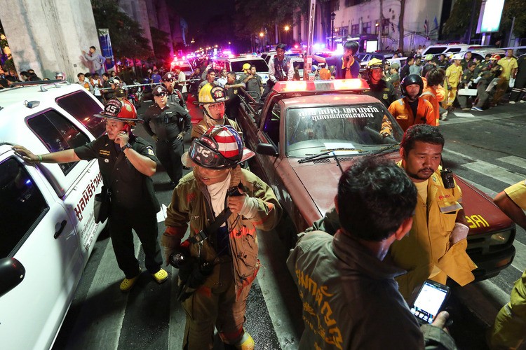 Lực lượng cứu hộ tại Bangkok sau vụ nổ đêm qua (17/8)