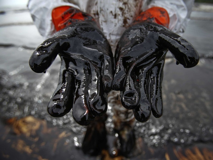 Giá dầu xuống 30 USD/thùng và tương lai u ám của Nga