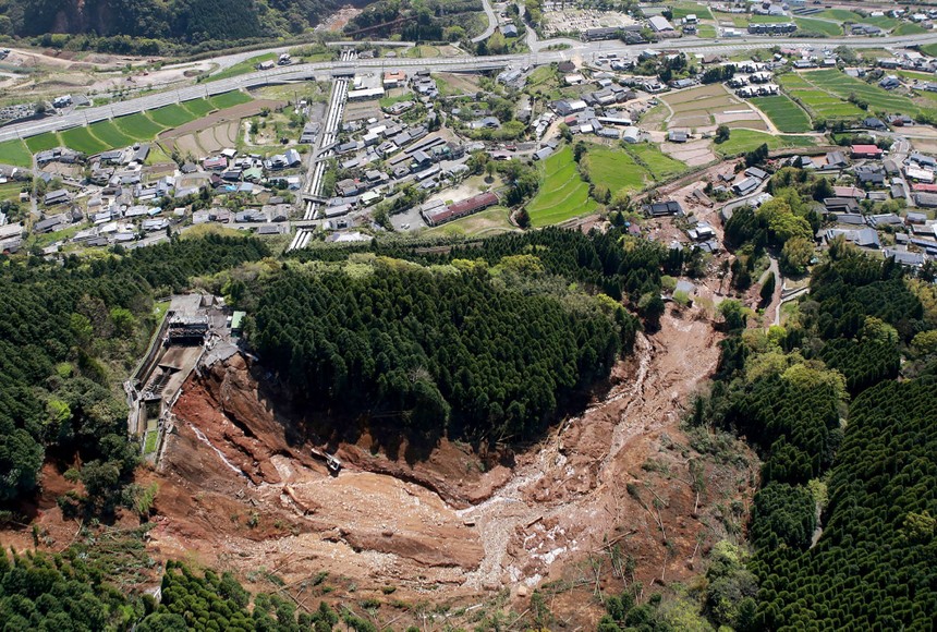 Một loạt hãng sản xuất lớn của Nhật Bản báo thiệt hại sau động đất
