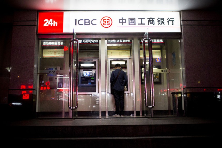 Lợi nhuận ngân hàng Trung Quốc lao dốc chóng mặt