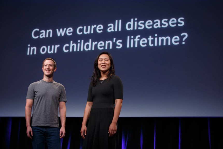 Vợ chồng CEO Facebook trong lễ ra mắt Sáng kiến Chan Zuckerberg
