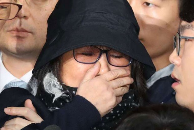 Bà Choi Soon Sil, bạn thân của Tổng thống  Park Geun Hye, đã bị Hàn Quốc bắt giữ 
