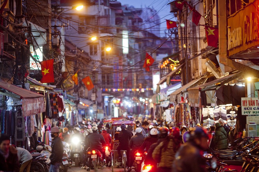 Bloomberg: Nhà đầu tư quốc tế đang "đánh cược" vào cổ phiếu Việt Nam