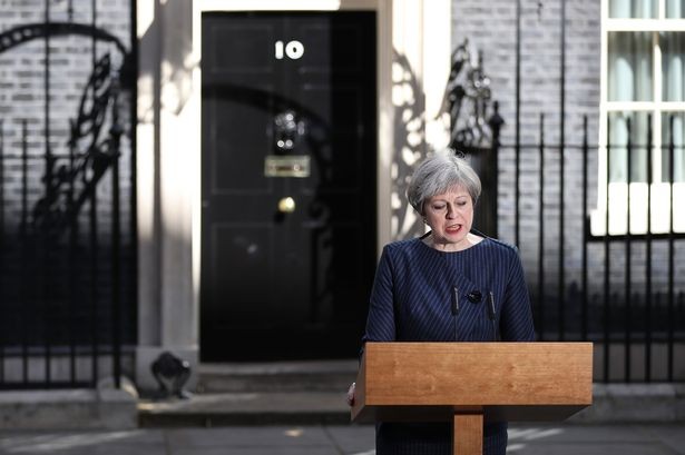 Thủ tướng Anh vừa có thông báo bất ngờ tại số 10 phố Downing