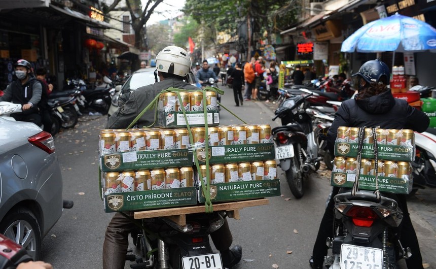 Bloomberg: Các nhà sản xuất bia không thể rời mắt khỏi Việt Nam