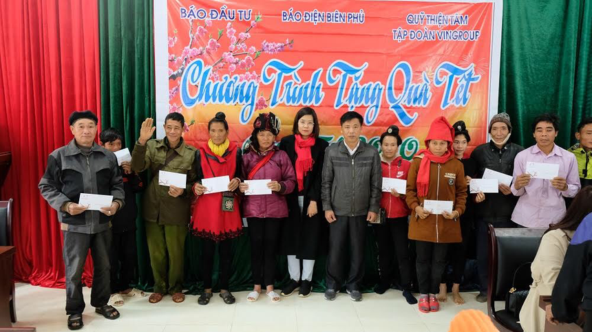 500 phần quà cùng hộ nghèo Điện Biên đón Tết